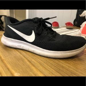NIKE free run tennis shoes 🖤BLACK🖤